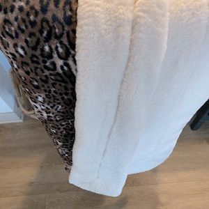 Brand New Minky blanket from Minky Addicts. 60x90 Walnut Big Cat on Almond Seal